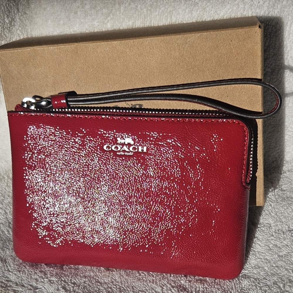 New In Box Coach Corner Zip Wristlet Red Patent Leather CW855 Silver Hardware